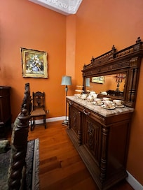 Parte de las bufeteras del comedor