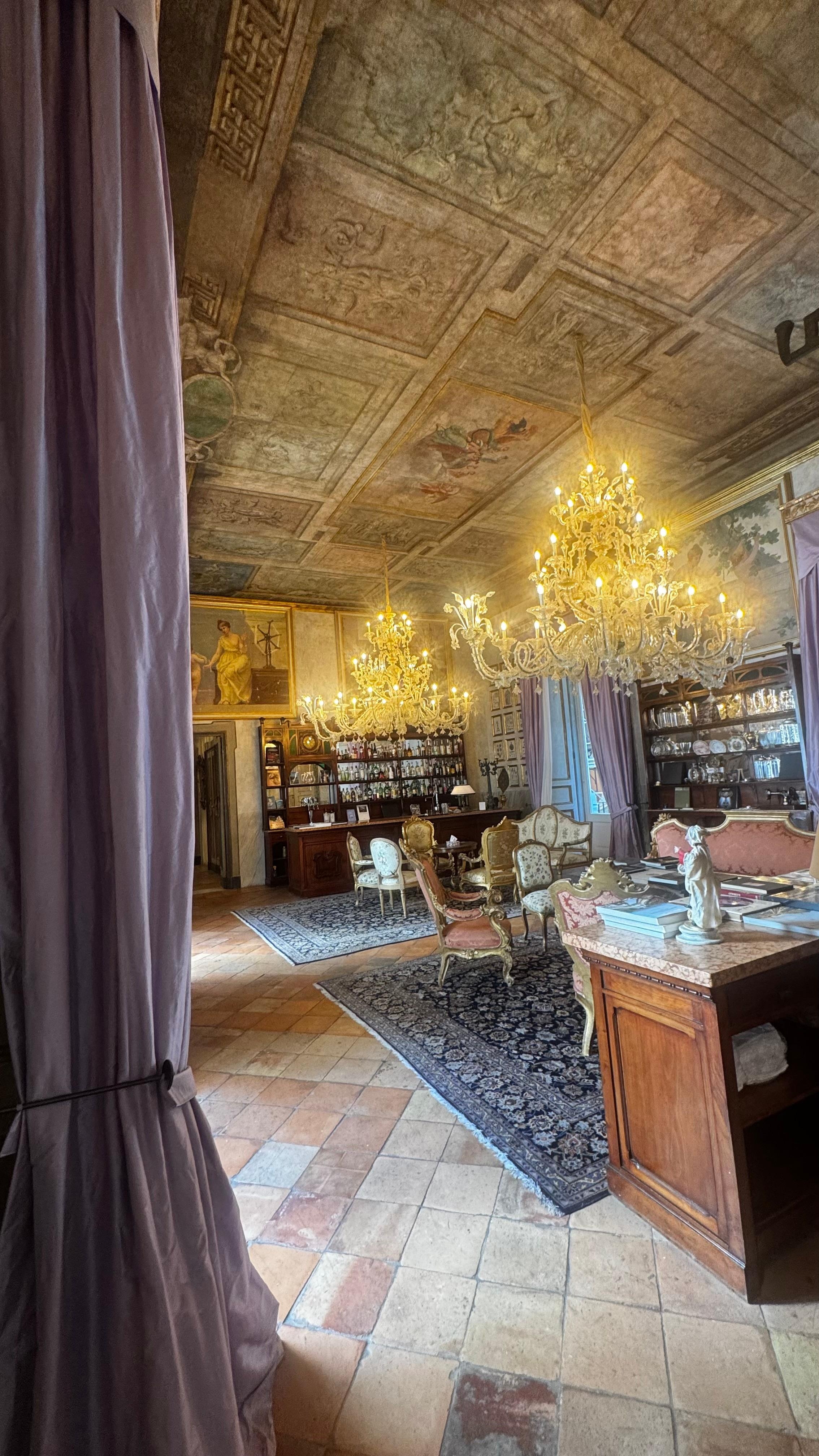Bar room 