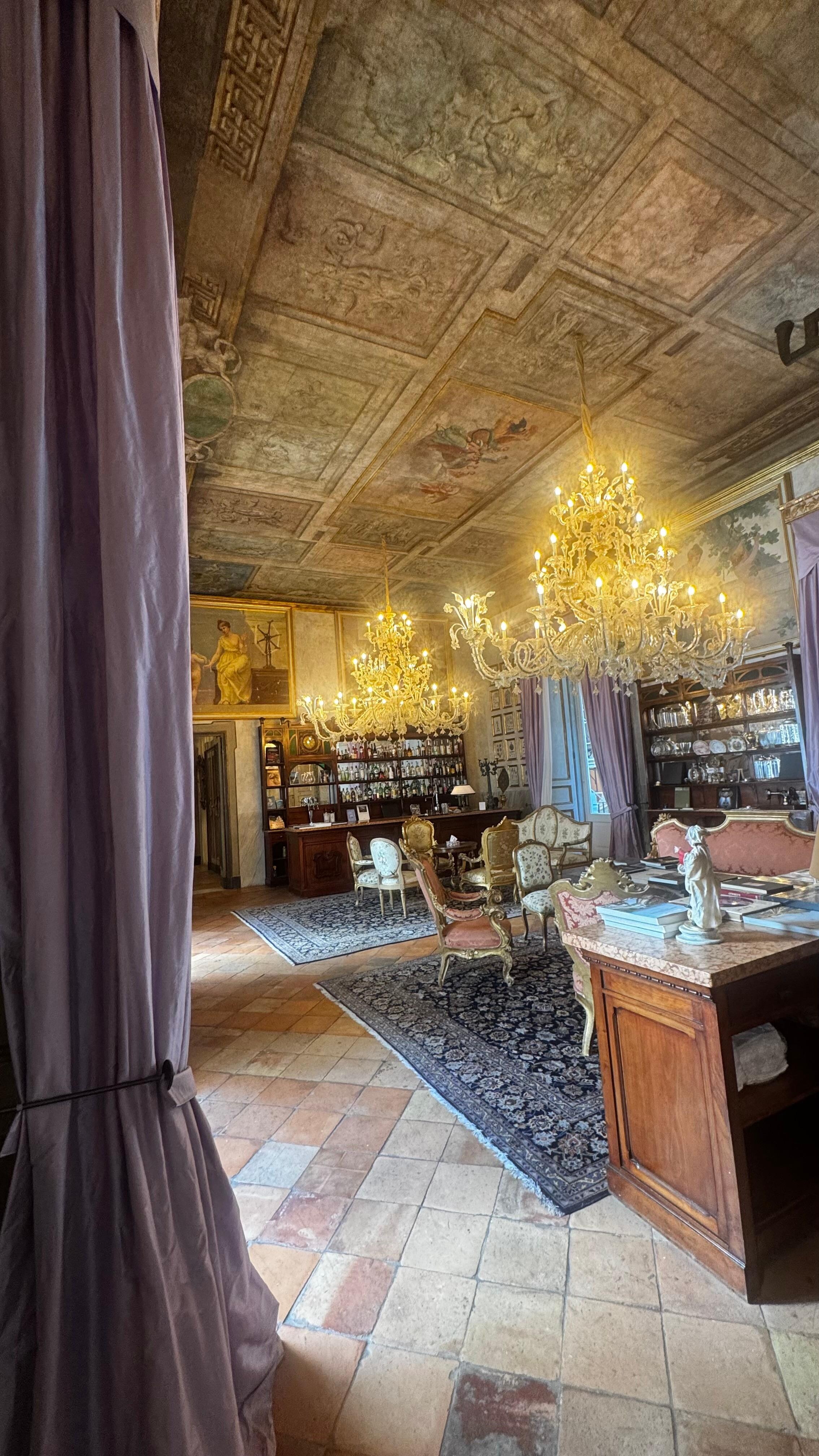 Bar room 