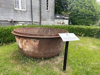 A famine pot