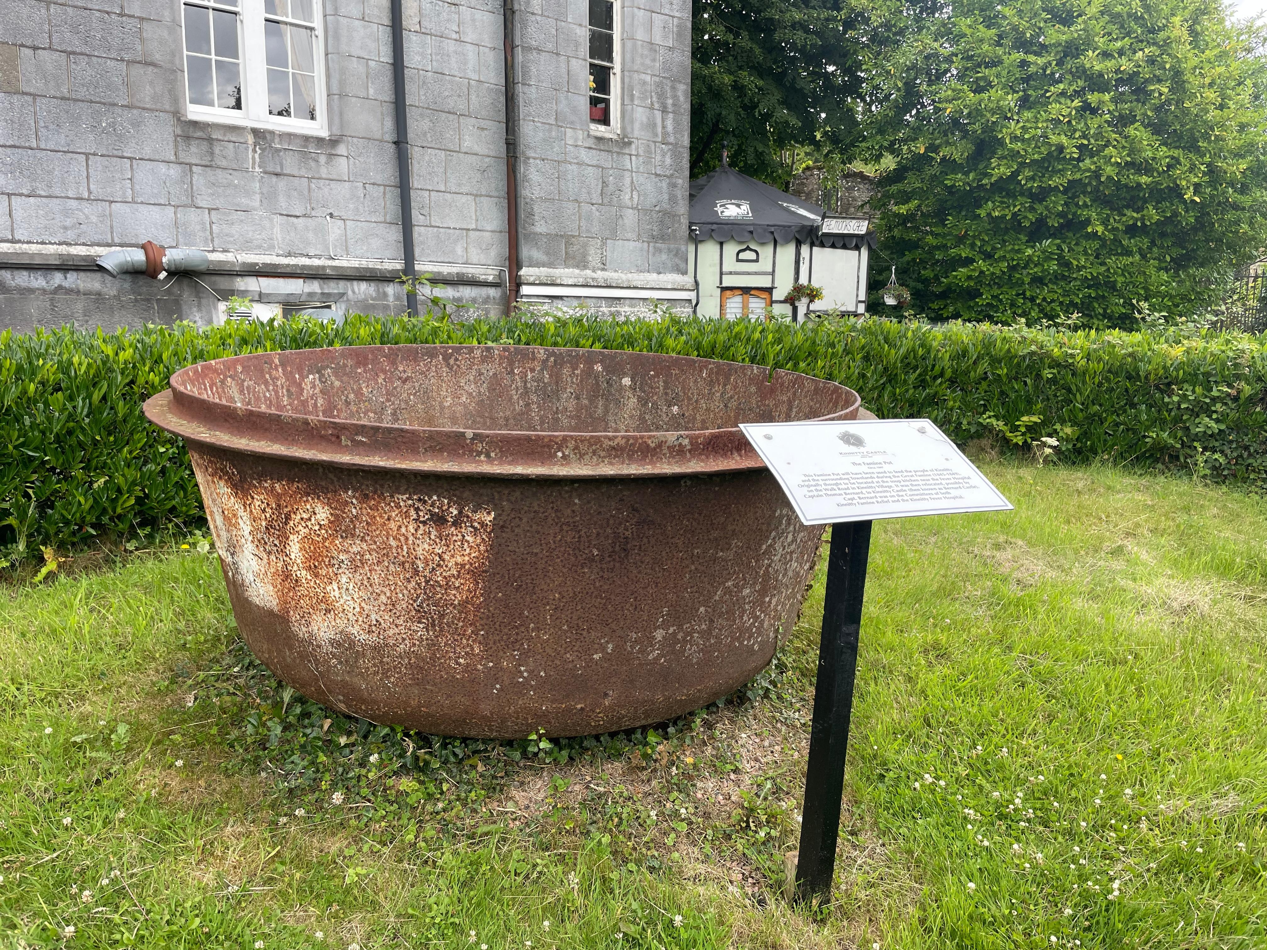 A famine pot