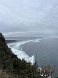 The cliffside coming into manzanita, about 5 min away! Stunning views