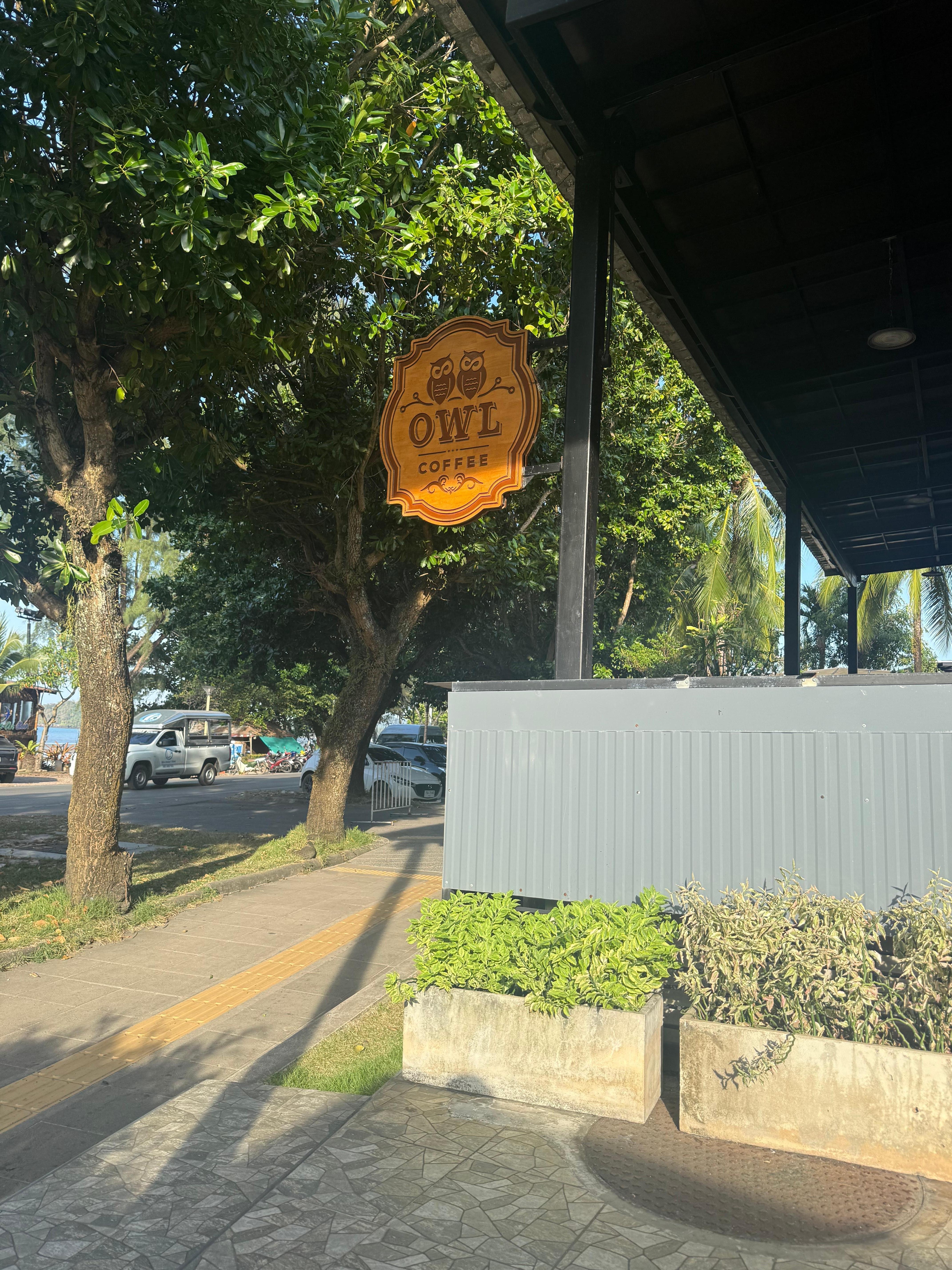 Coffee shop attached/ smoking area 