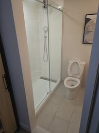 Spacious shower and very reliable