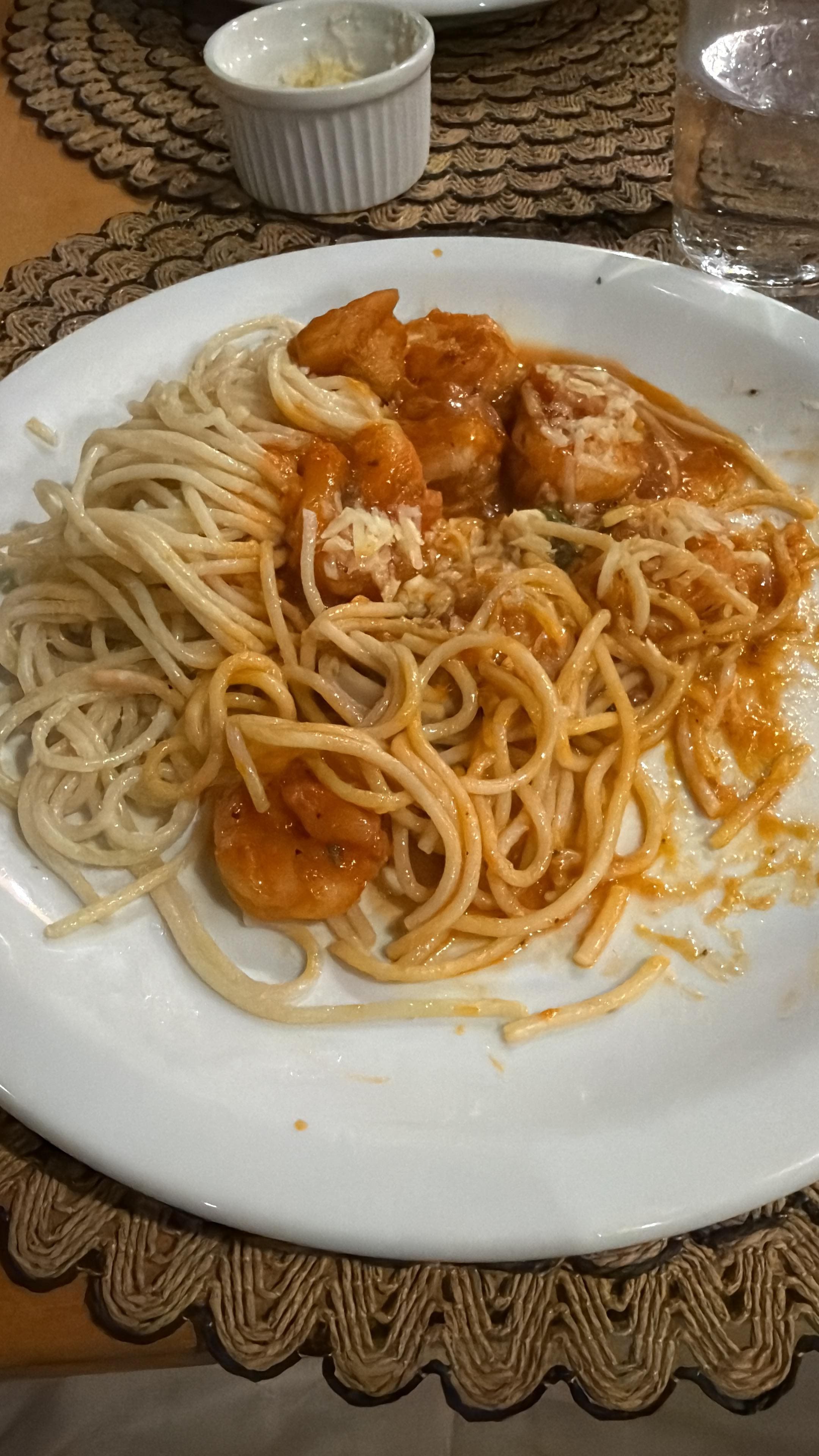 Espaguete c/ molho de camarão da Ana.