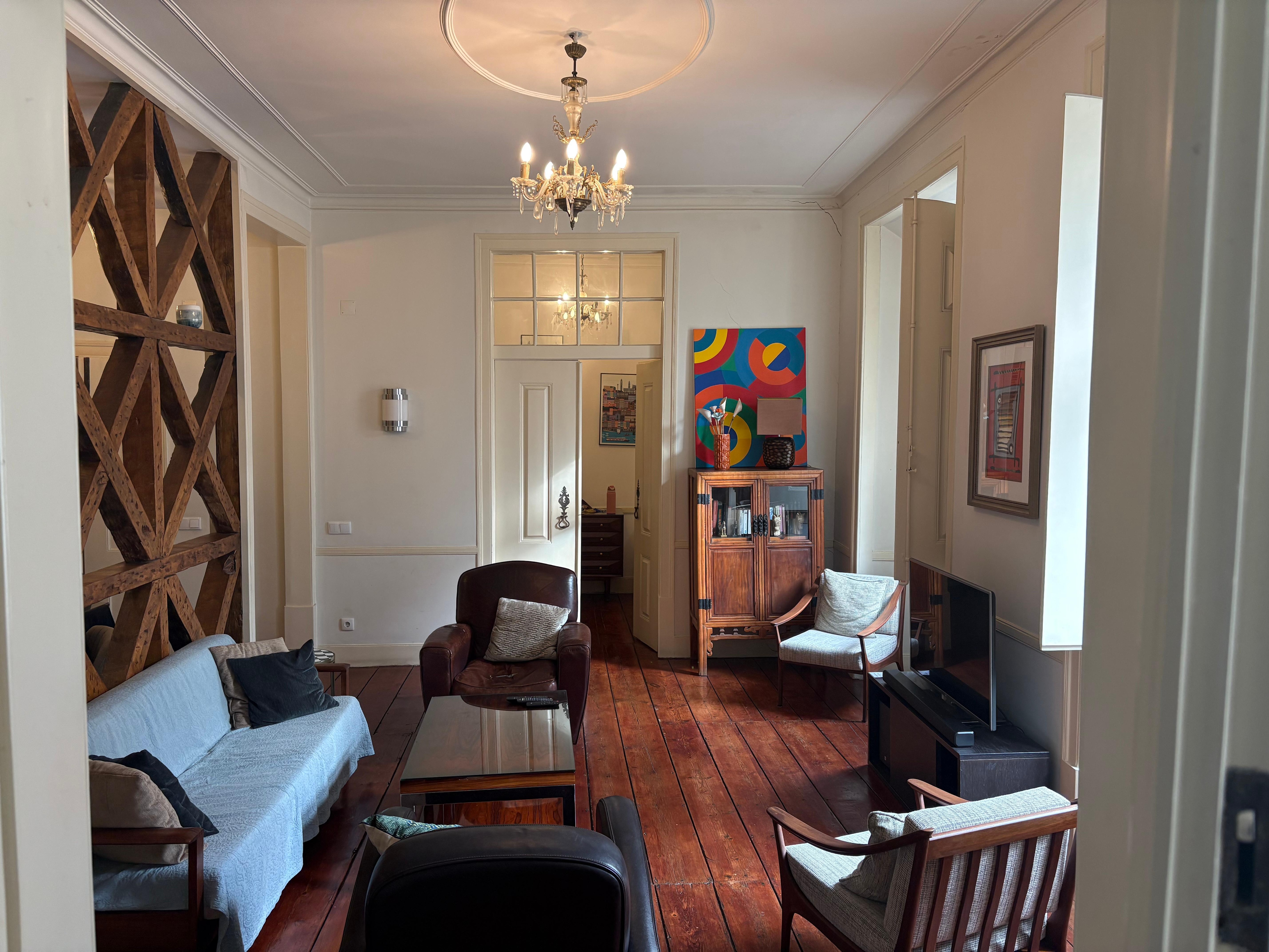 Great layout and lots of room to socialize. 