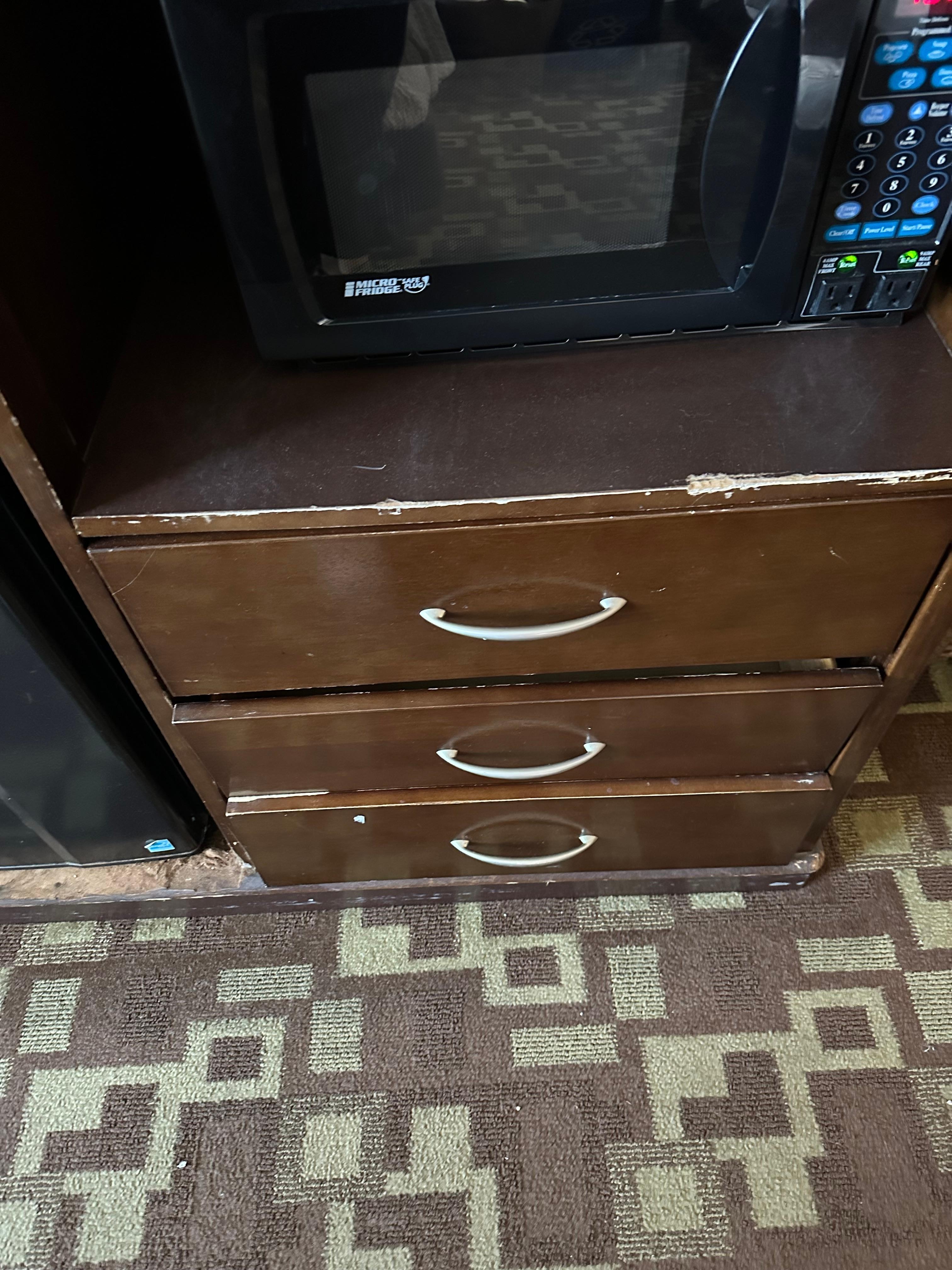 Everything looks like CRAP!! And doesn’t work. Not a single drawer would stay closed in this room, half missing hardware, and looks like it’s picked up from the side of the road!!!