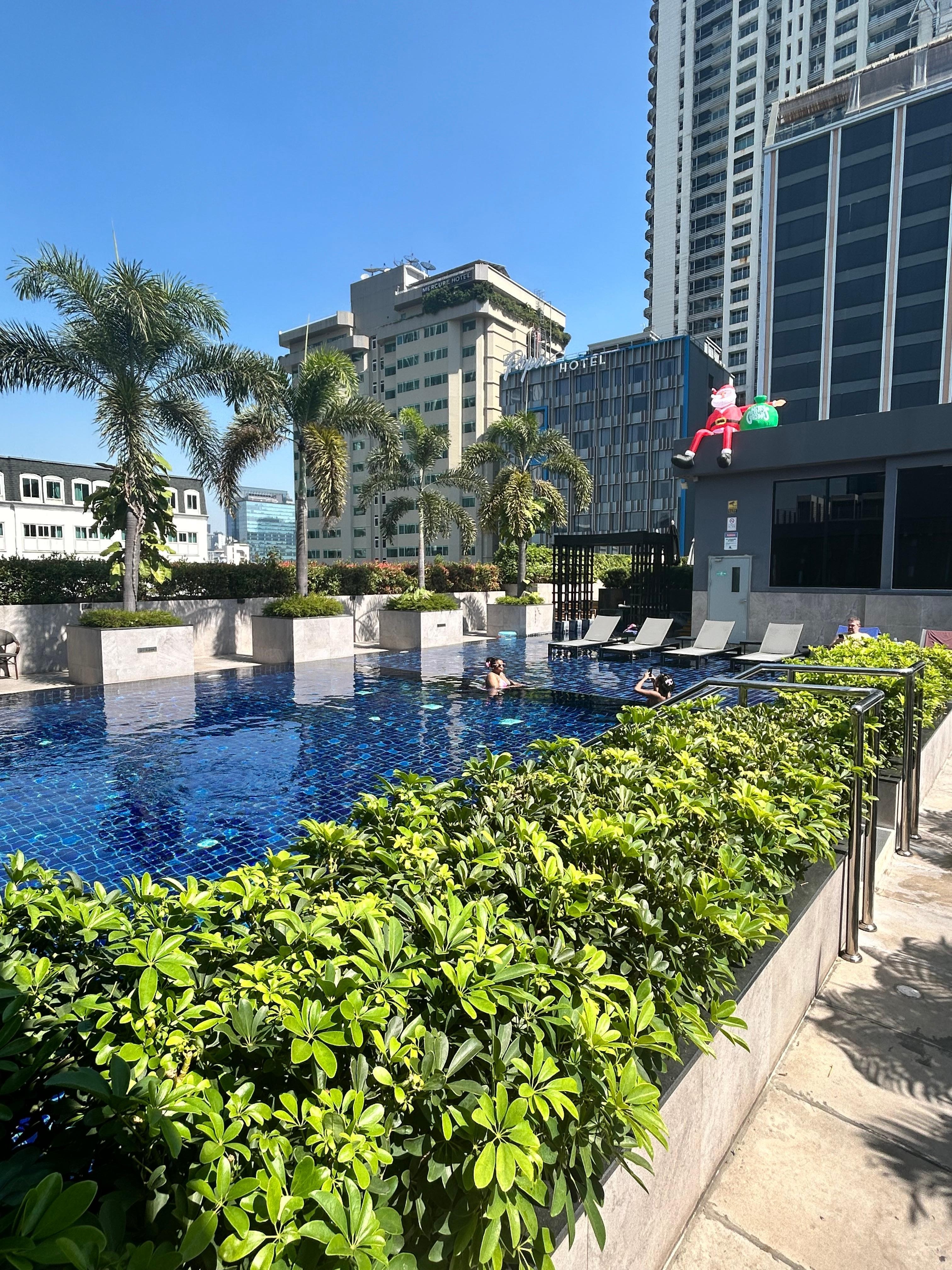 Poolen kall och lite liten. Men ok