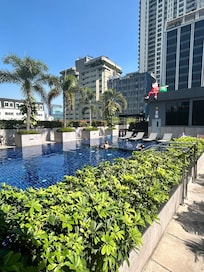 Poolen kall och lite liten. Men ok