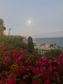View half way down the steps to Burriana Beach