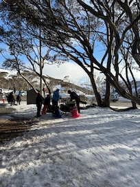 Leaving was easy with the snowboard basket!