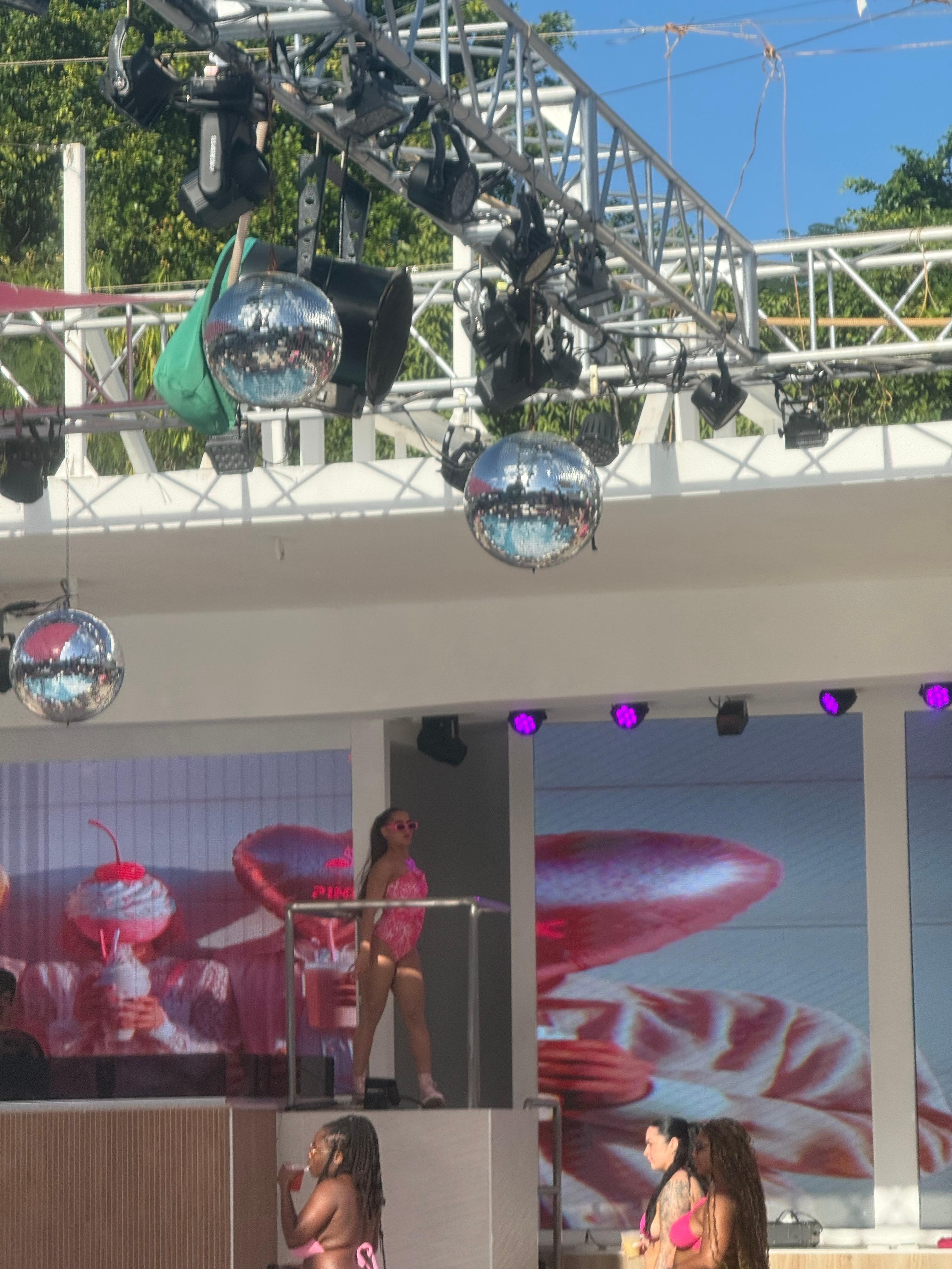 RIU Pink Party