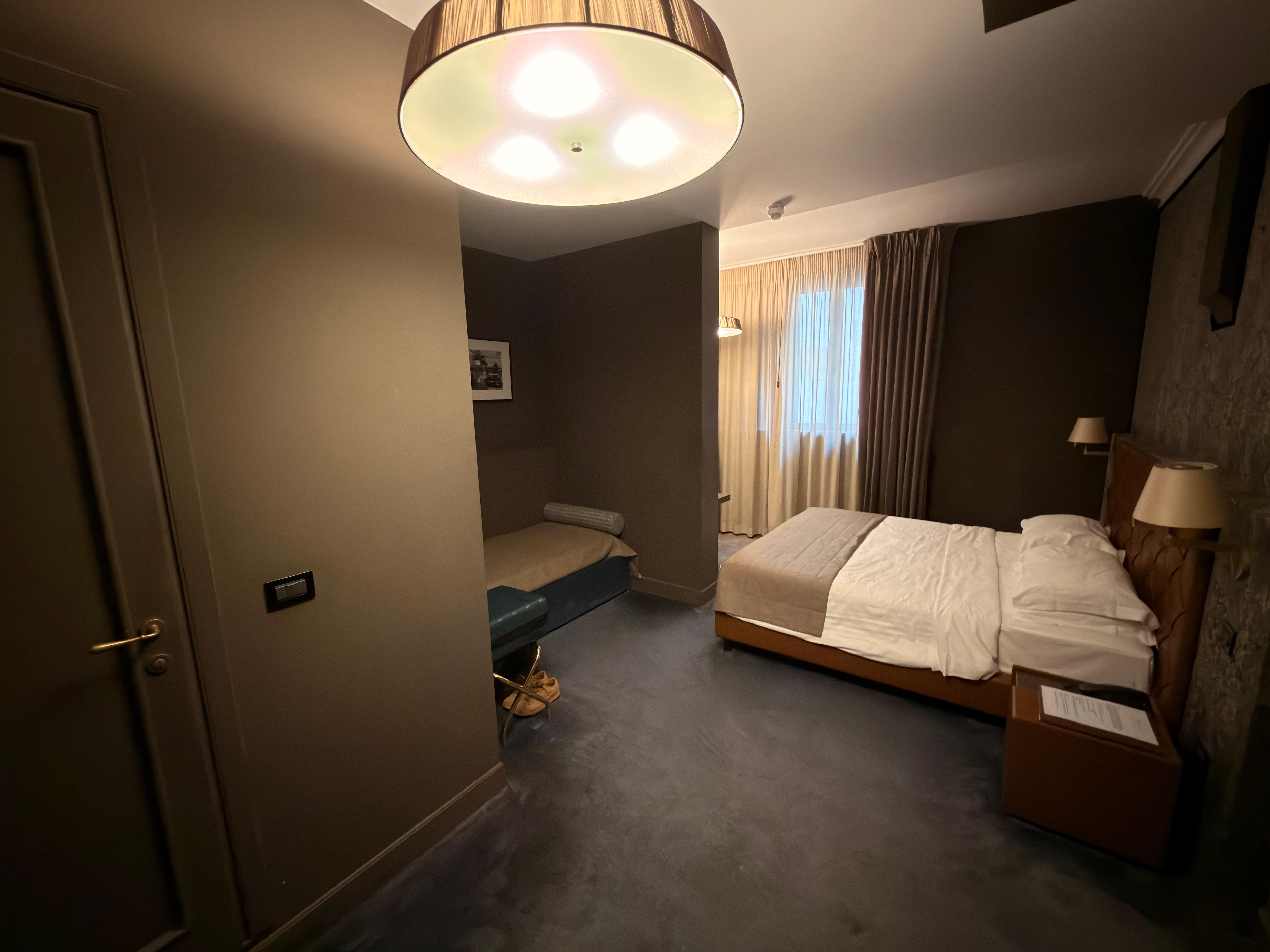 Deluxe Room 208