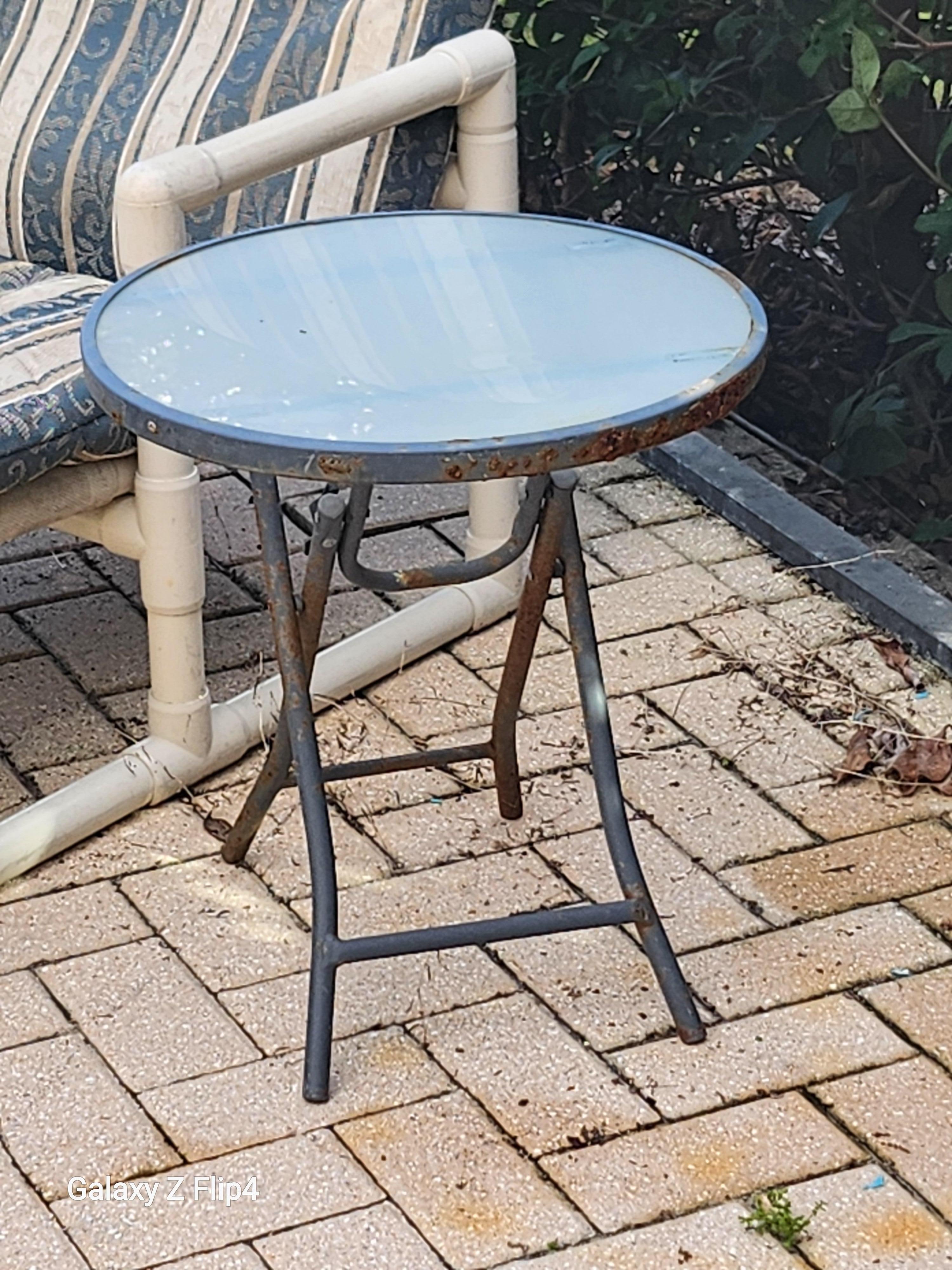 Although the inside of the house was clean, the patio around the pool was not.