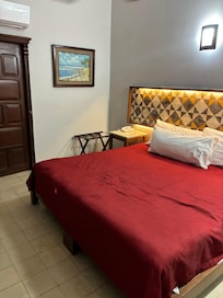 Room with comfortable king size bed