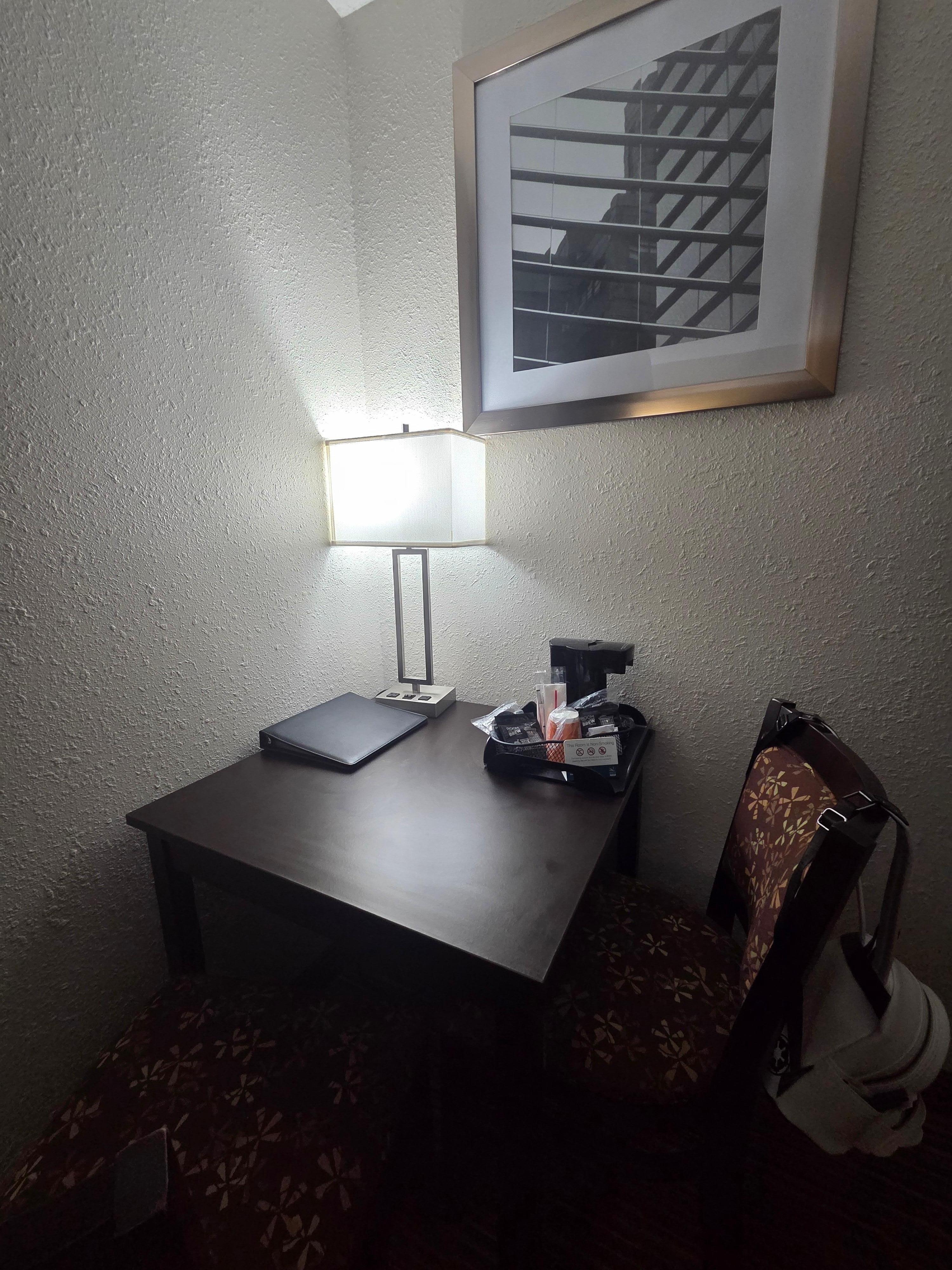 Corner table