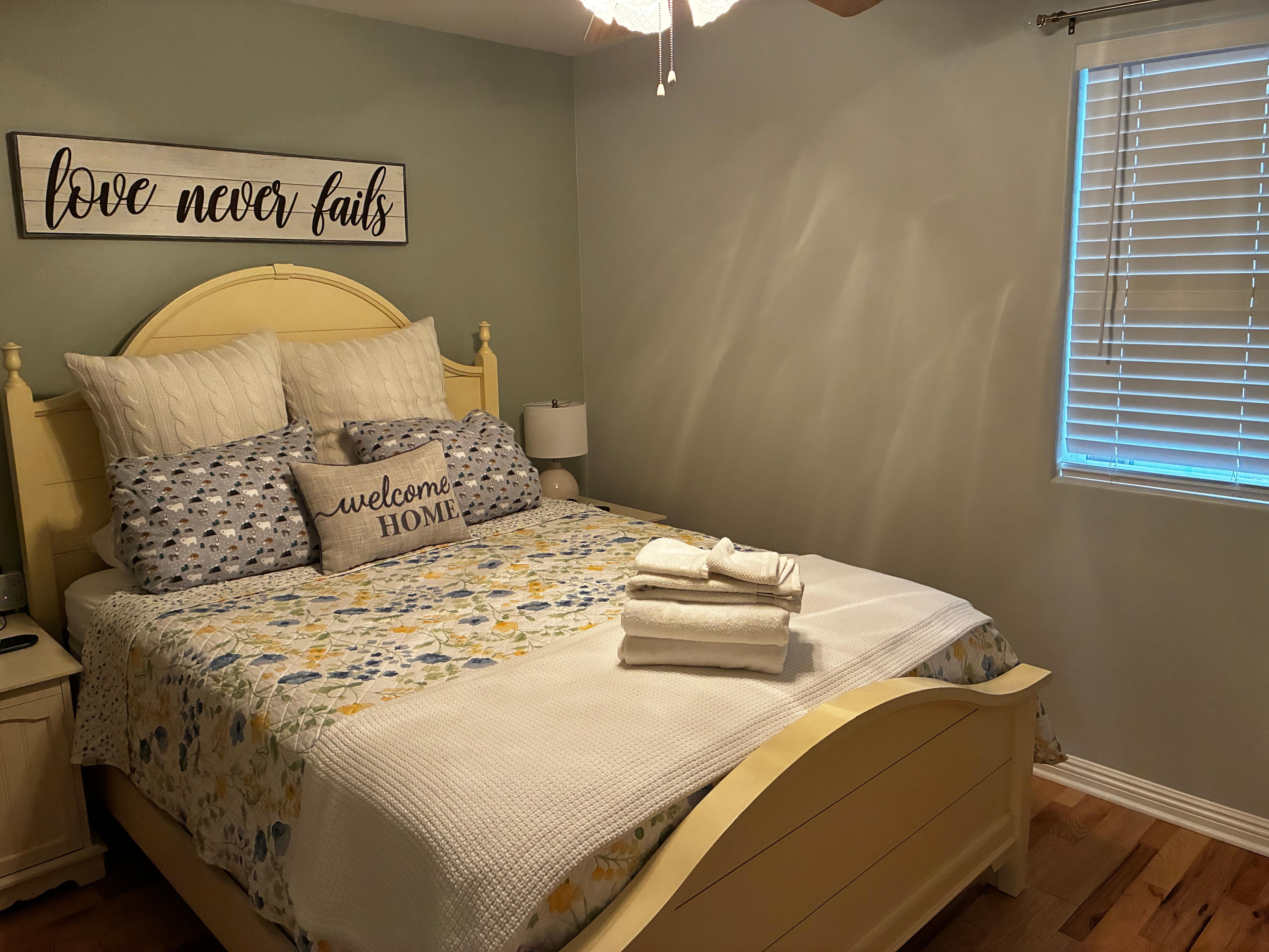 Queen size is next room from the king size. All on entrance level way to access without stairs.