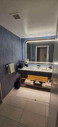 Sinks, mirror