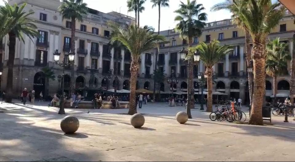 View outside entrance of Hostal Ambos Mundos