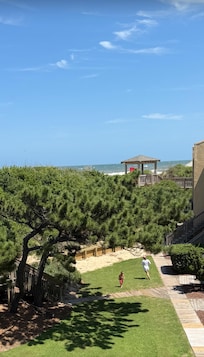 Ocean views on either side of master deck