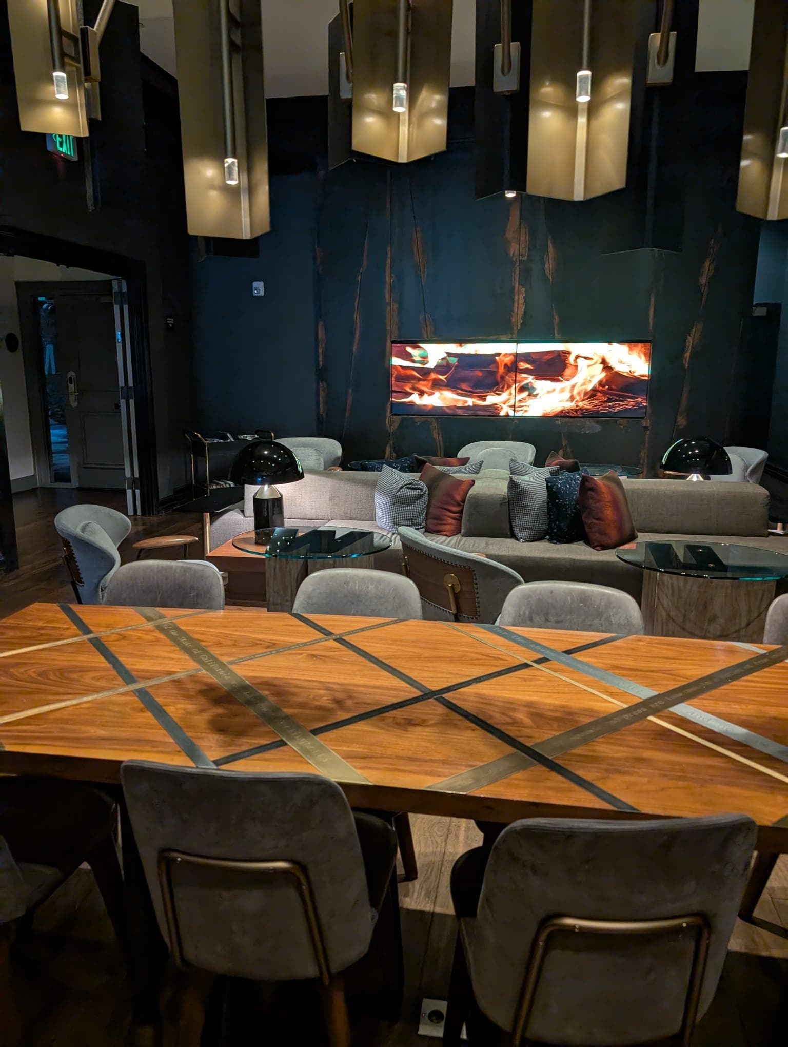 Lounge area next to the bar