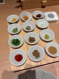 鍋の薬味がたくさん、どれも楽しめます。