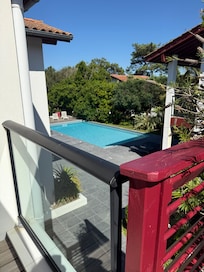 Blick auf einen der Pools