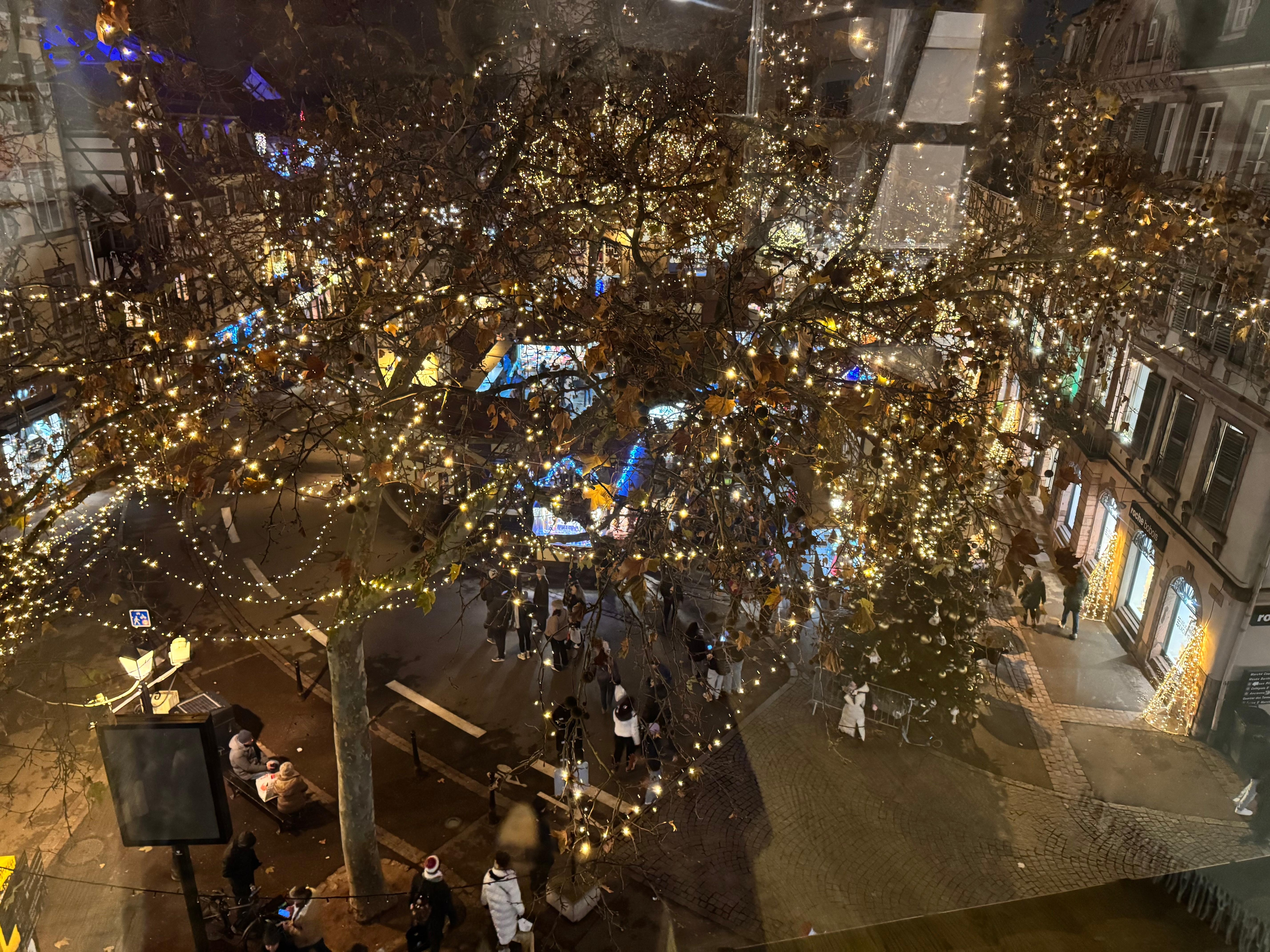 Veiw down at the Christmas markets from most of the windows.  Even thought the market was so close, there was no noise from it in the apartment 