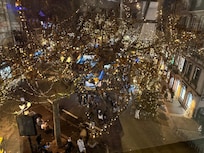 Veiw down at the Christmas markets from most of the windows. Even thought the market was so close, there was no noise from it in the apartment