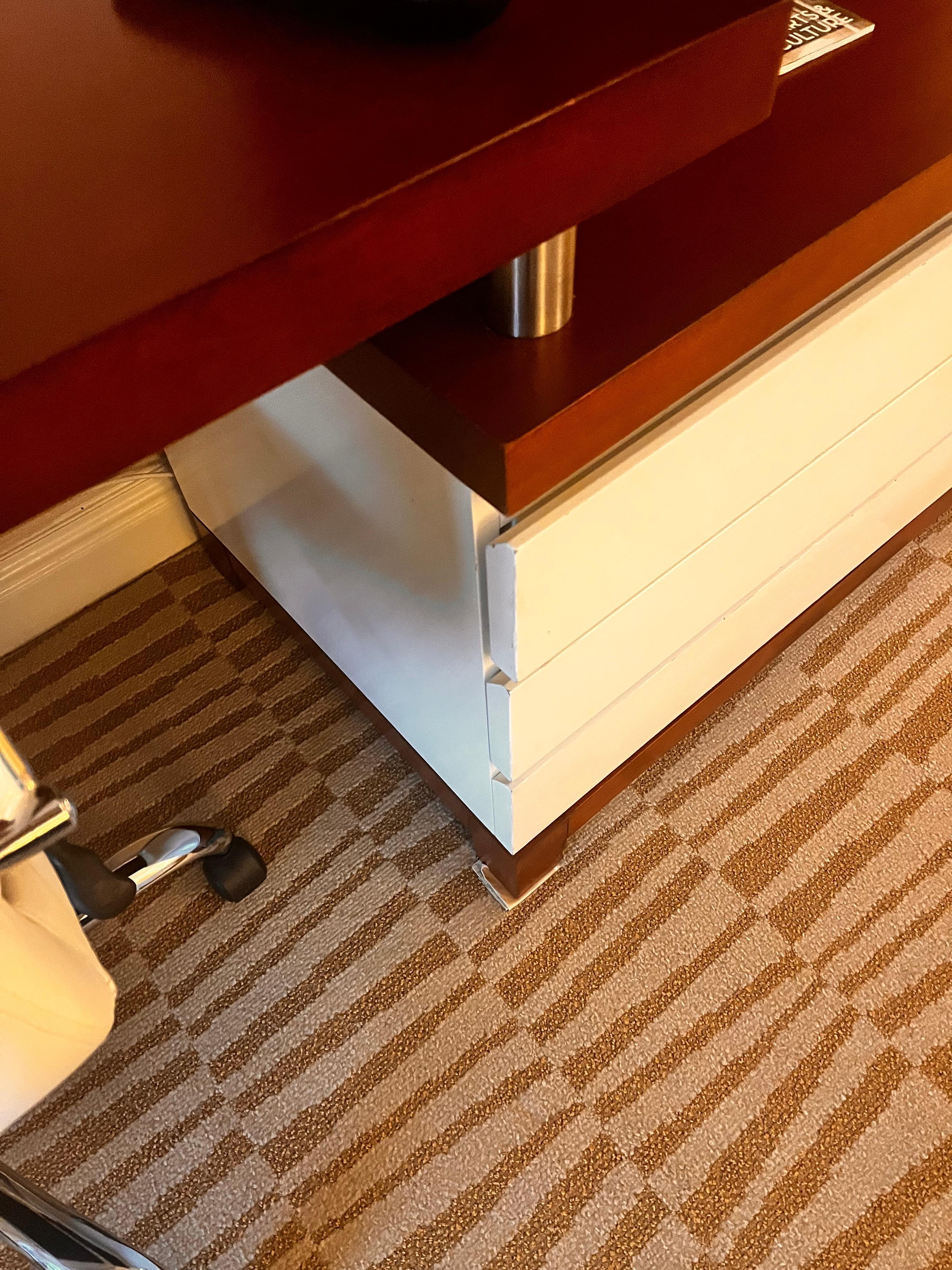 Móvel em condições ruins 