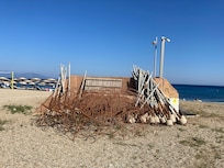 Was der Schrott am Strand soll, habe ich nicht verstanden