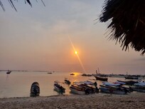 Couché de soleil devant la plage de l hotel
