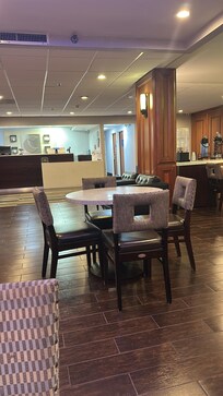 El Lobby del hotel, esperando para desayunar.