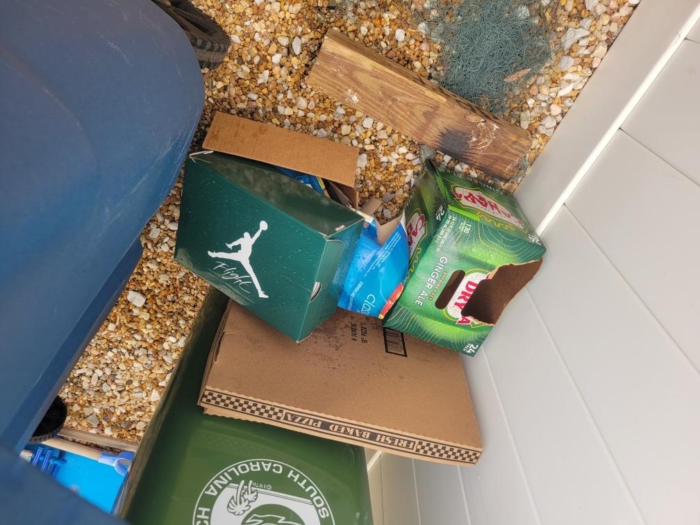 Trash left behind garbage can when we got there. Tons of flies. 