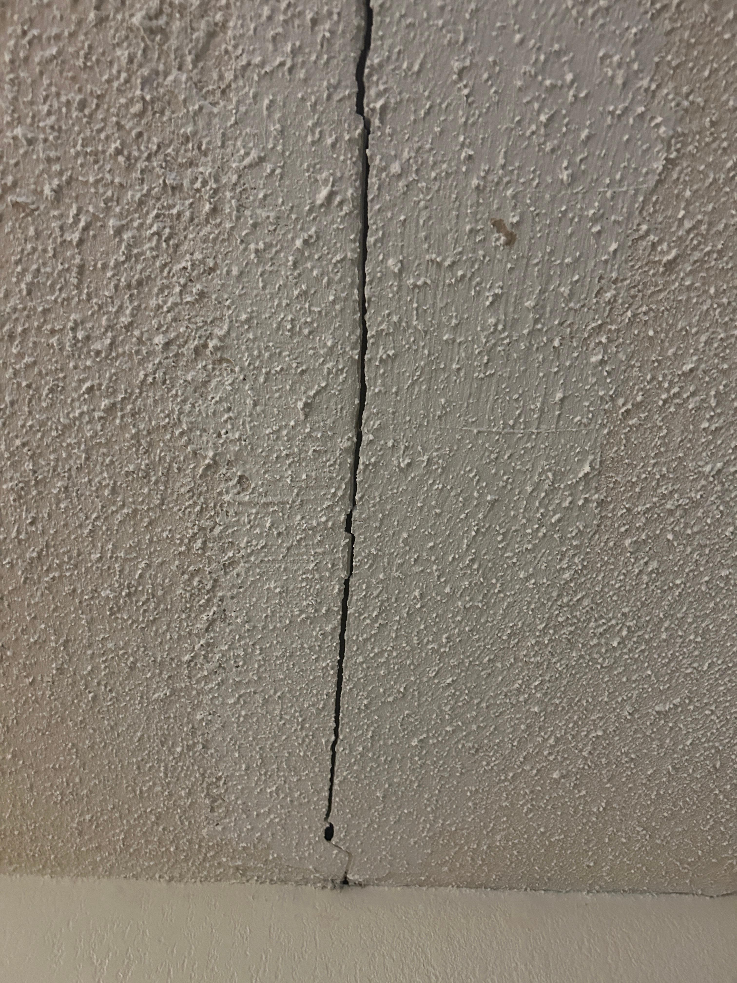 Ceiling cracks 