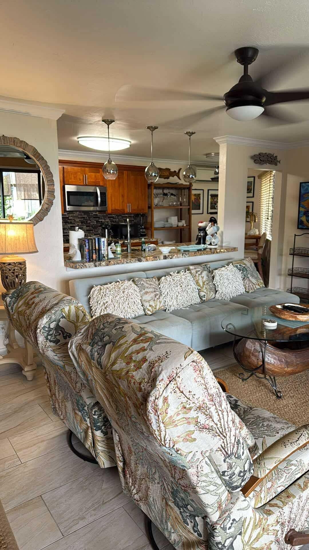 Beautifully furnished and well maintained condo