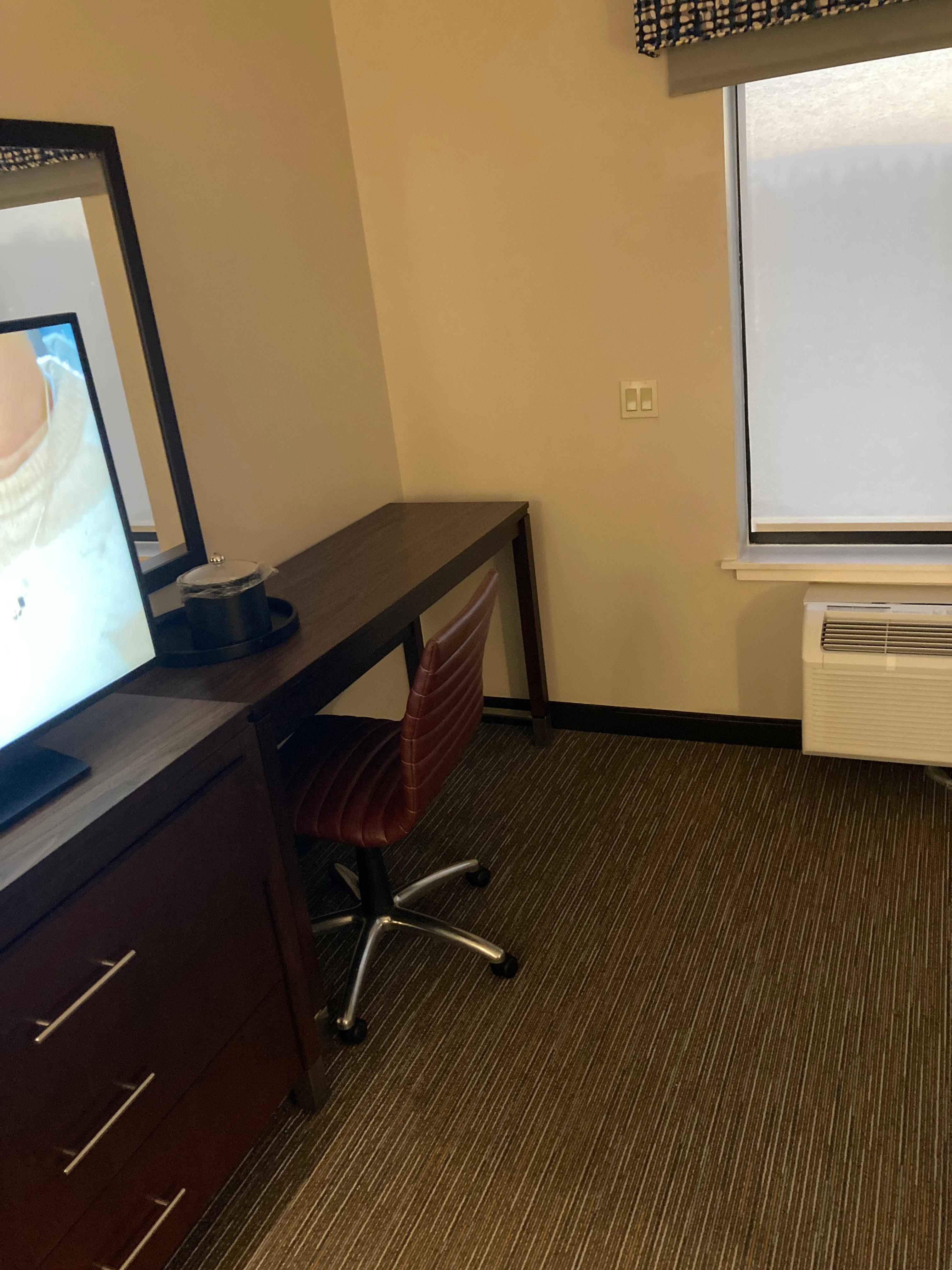 No light on the desk