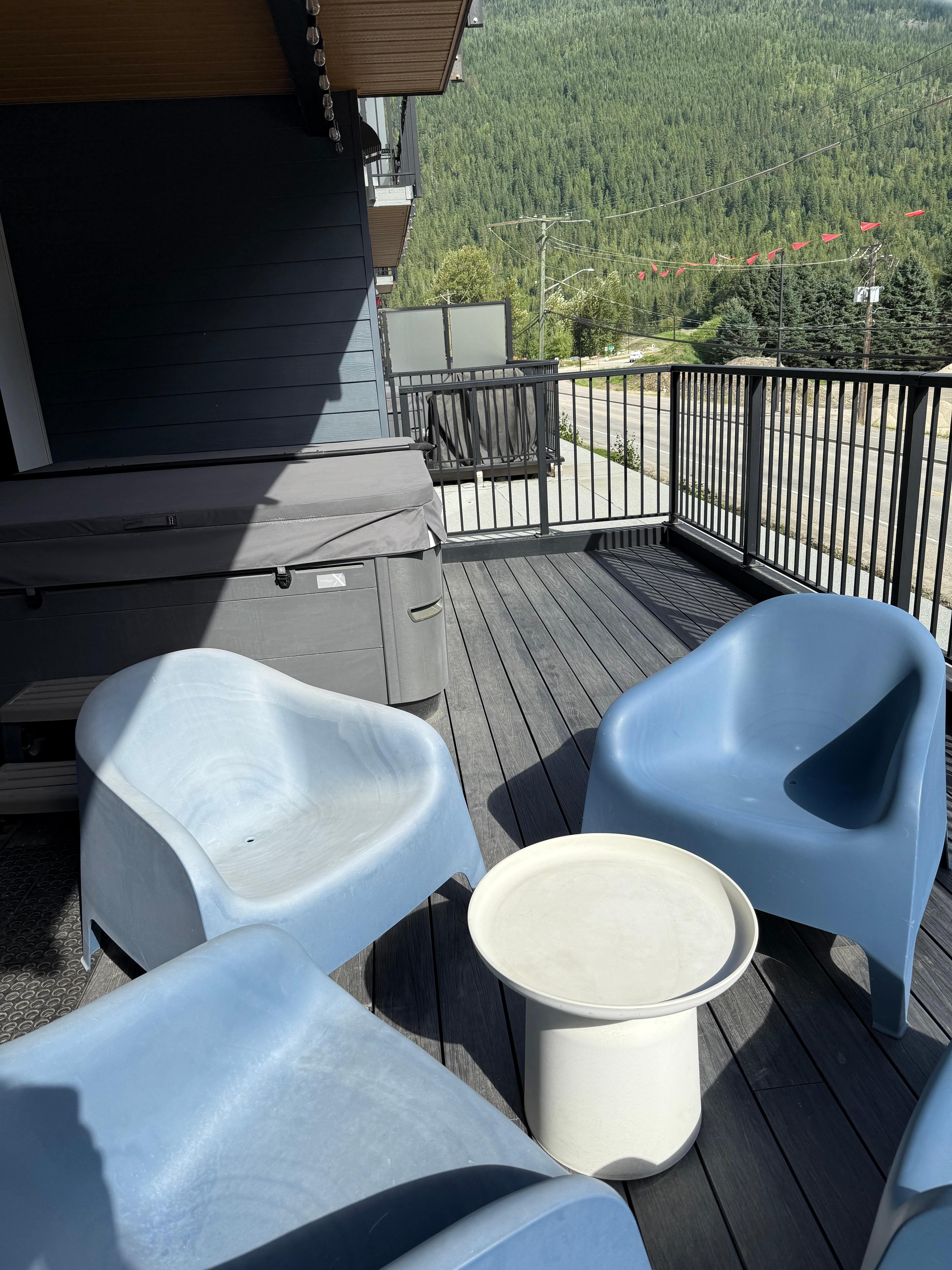 Very large balcony with hot tub.