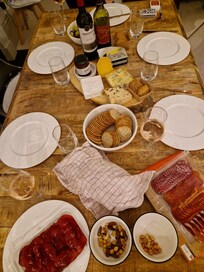 Nice big table, 8 chairs, plenty of crockery.