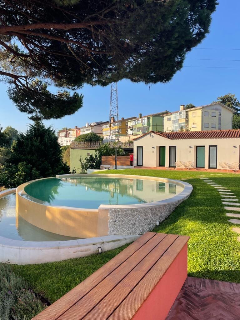 Bassenget mot hotellrom