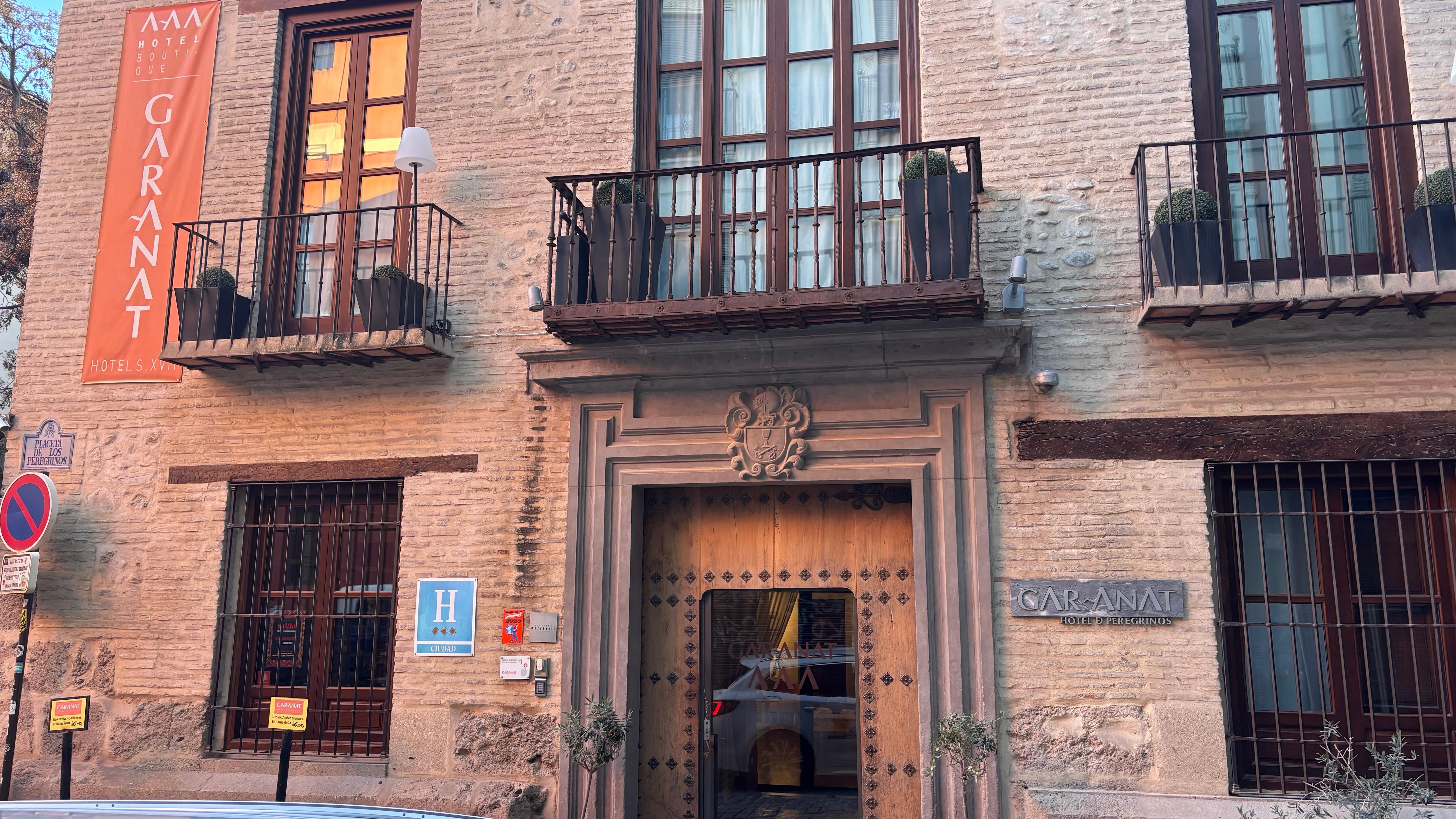 Front entrance, very unit