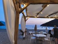 Restaurant U Caspiu sur la plage.