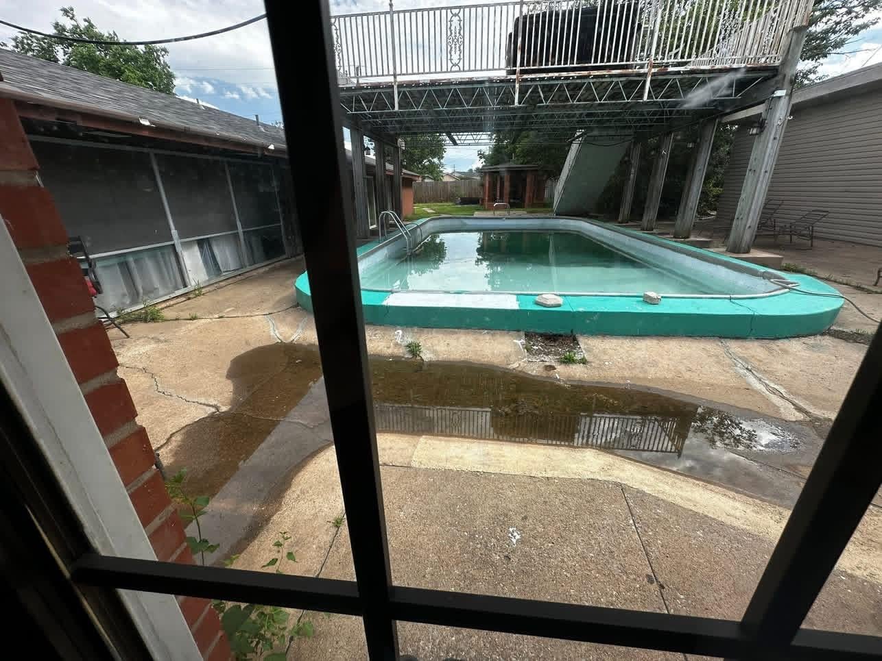 Gross pool area