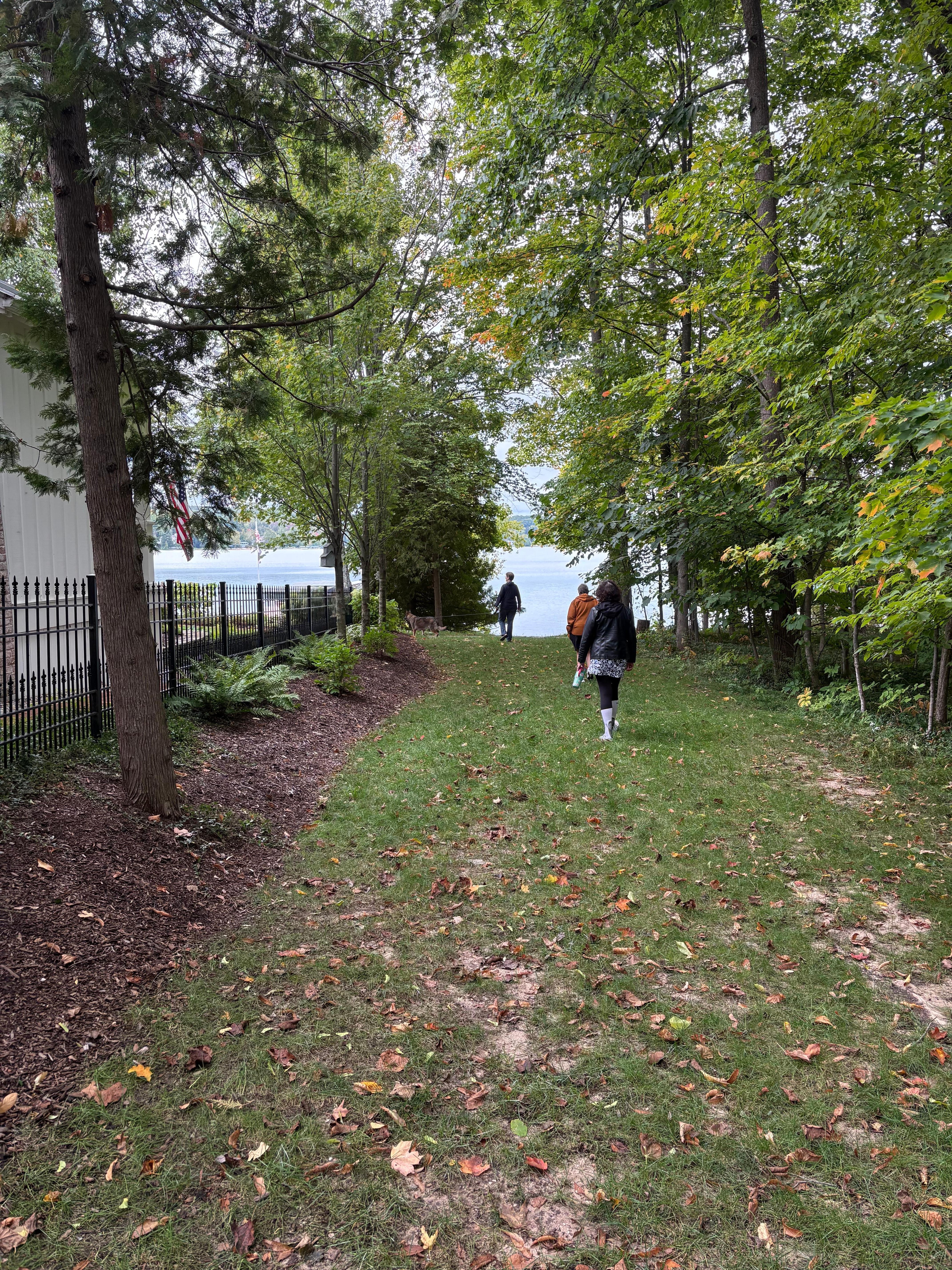 Sweet small path to water. Great for dogs. Only a house away.  Nice