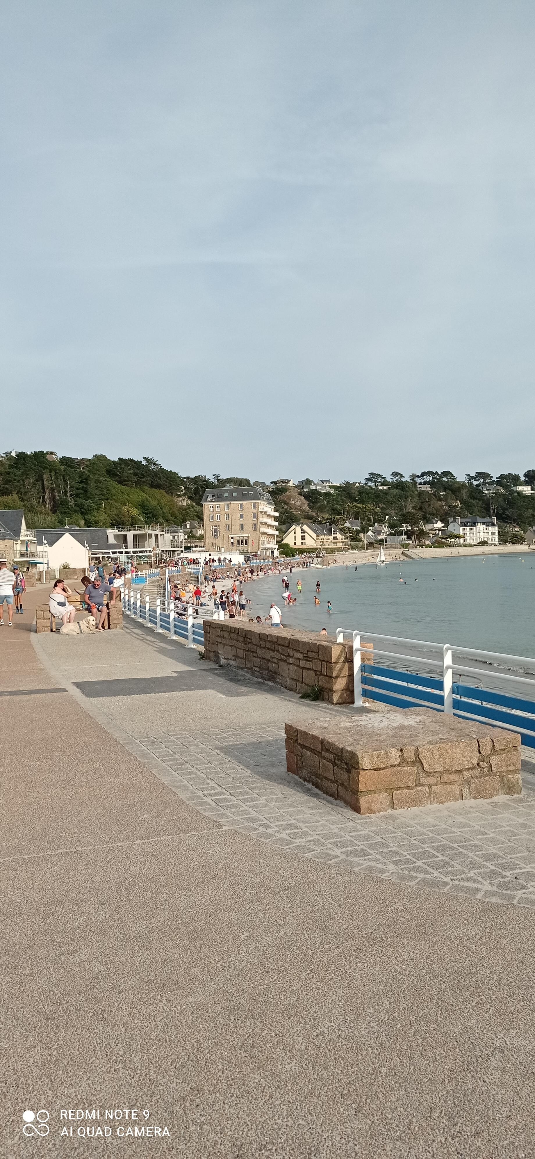 La digue la plage de tresmeur 