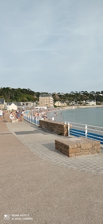 La digue la plage de tresmeur