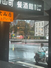 レストランは一階で通りに面しています。朝食も、ウェルカムドリンクもここでした。カクテルとかしかメニューになかったのですが、ビールが欲しいと話すとビールに変更してもらえました!