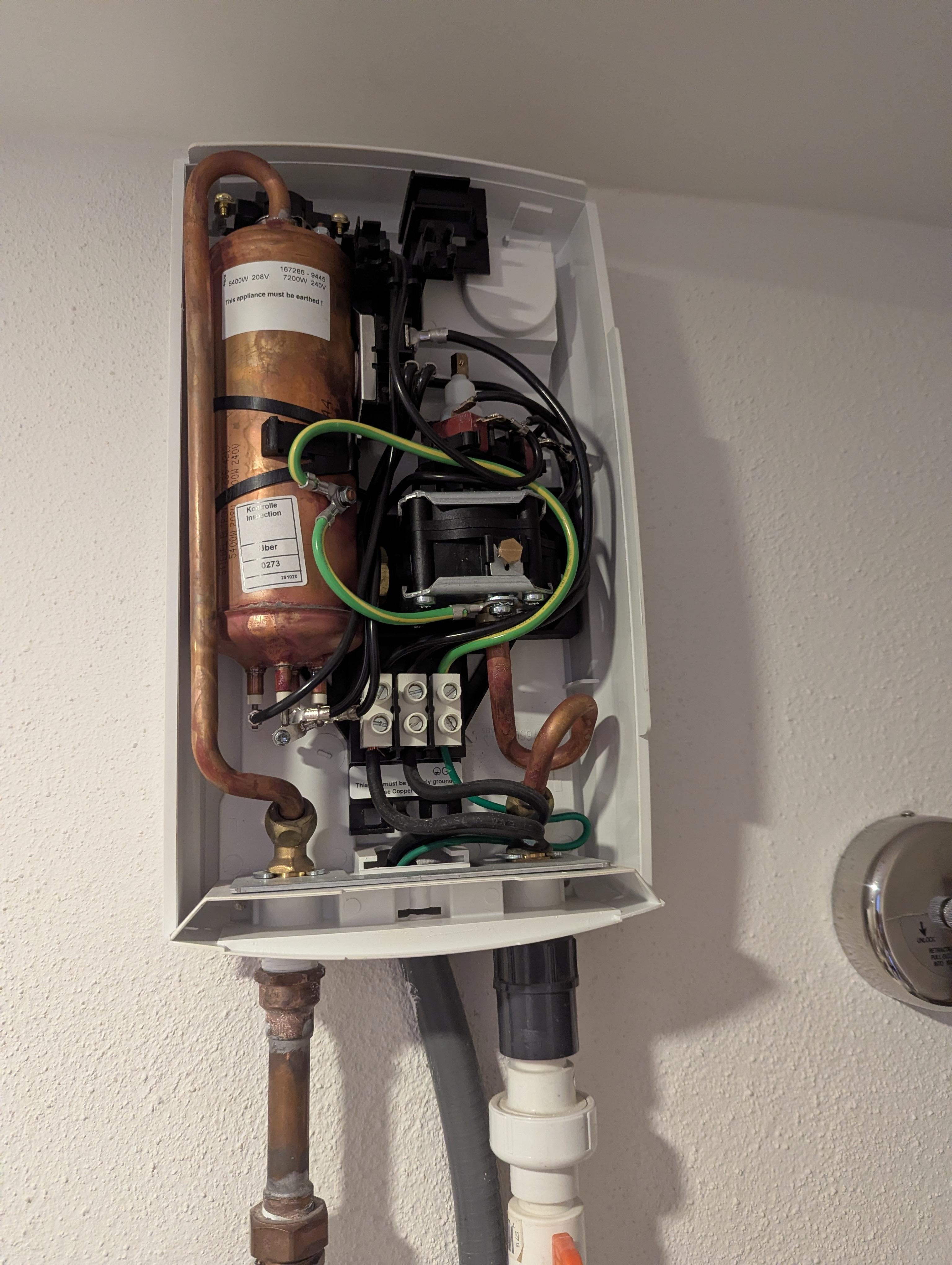 I had to reset this water heater every time to shower. Not easy. Not fun.