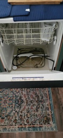 Non-working dishwasher that is malodorous