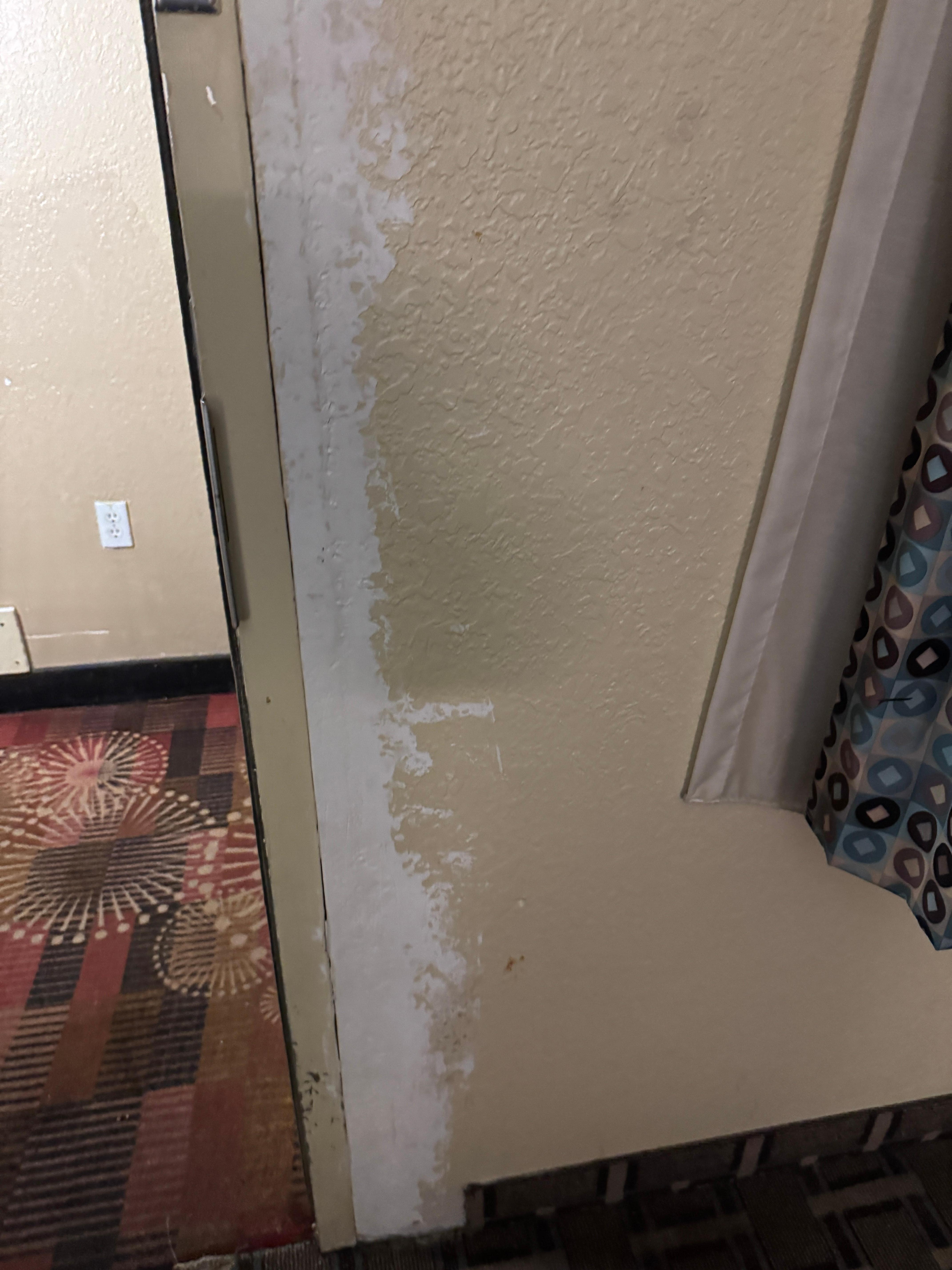 Walls in bad condition 